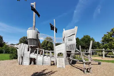 SPIELART : STRUCTURE DE JEUX BATEAU PIRATE, ref L90